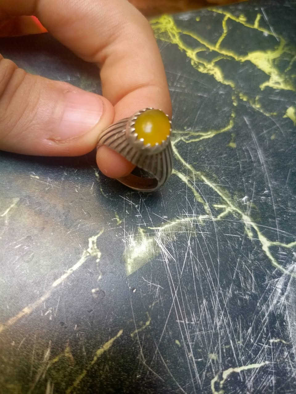 خاتم 💍 ( شرف الشمس اصفر 🟡 ) 
المكان محافضه كربلاء 📍
فضه عيار 925
سعر خاص
للاستفسار  :- ***********
