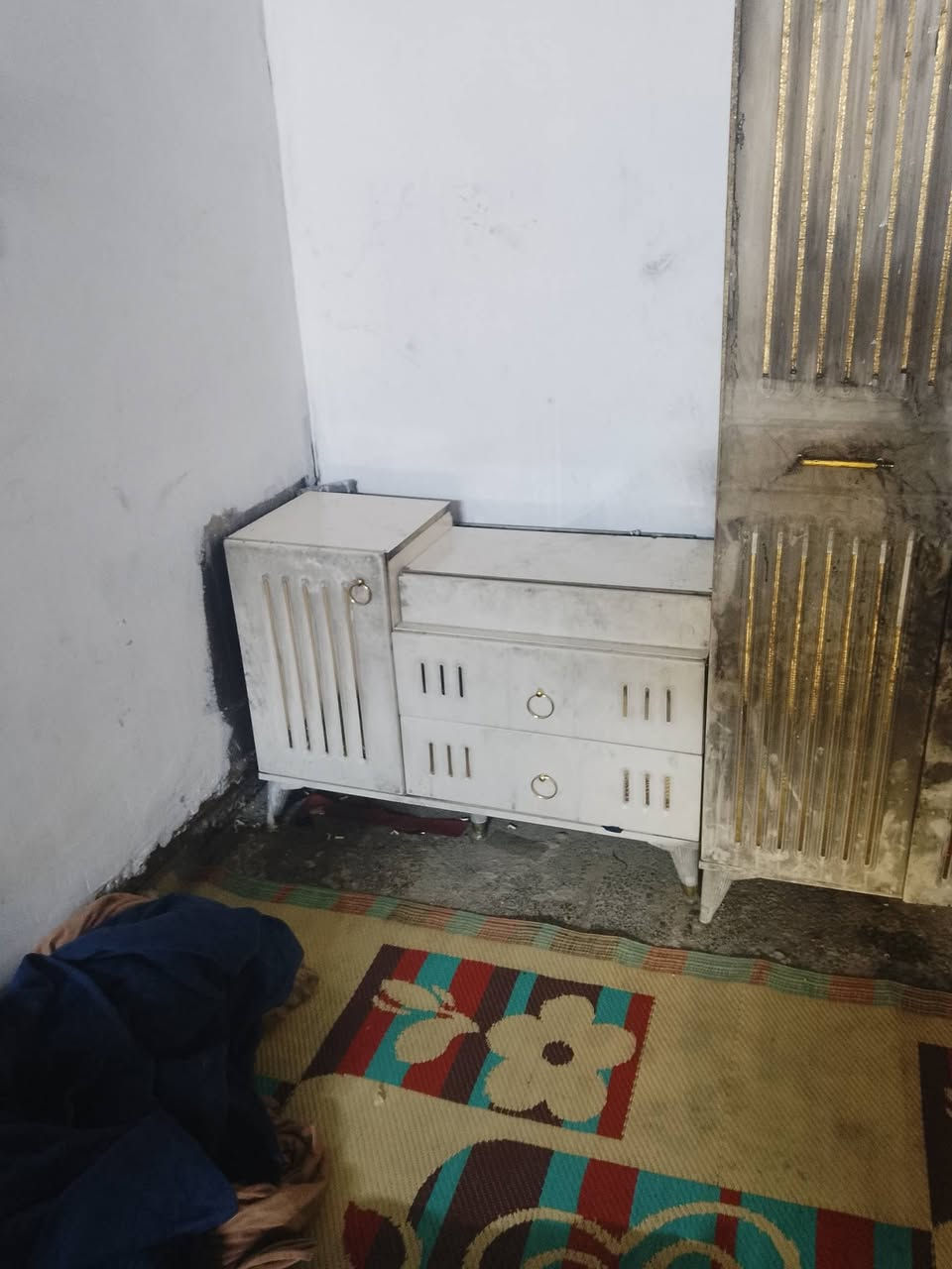 السلام عليكم غرفه تركيه 7 قطع بيها ضرر شوي لايحها دخان بيع مستعجل 250 مكاني بغداد مدينه الصدر حي طارق ***********

