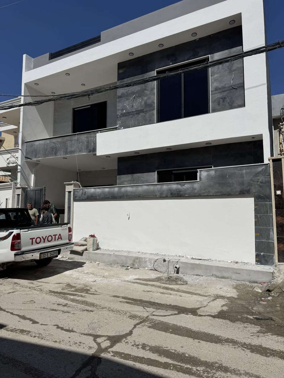 🏡 دار للبيع – حي الملاين الأولى | قرب جامع الصواف

فرصة مميزة للسكن الراقي والاستقرار ✨

📍 الموقع: حي الملاين الأولى – قرب جامع الصواف
📐 المساحة: 165 م²
📏 الواجهة: 10 متر
🏠 التصميم: واجهة مودرن عصرية وأنيقة
🔑 التسليم: تسليم مفتاح خلال 10 إلى 15 يوم فقط
🏘️ الاستعمال: بناء سكني حصراً، وليس تجارياً

دار بتصميم حديث وموقع مميز، مناسبة للعوائل الباحثة عن السكن الراقي والجاهز.

📞 للاستفسار والتواصل:
***********
***********

🔑 احجز فرصتك الآن واستلم مفتاح دارك خلال أيام!
#دار_للبيع #الملاين_الأولى #جامع_الصواف #الموصل #عقارات_الموصل #بيوت_للبيع #عقار_الموصل #دار_مودرن
