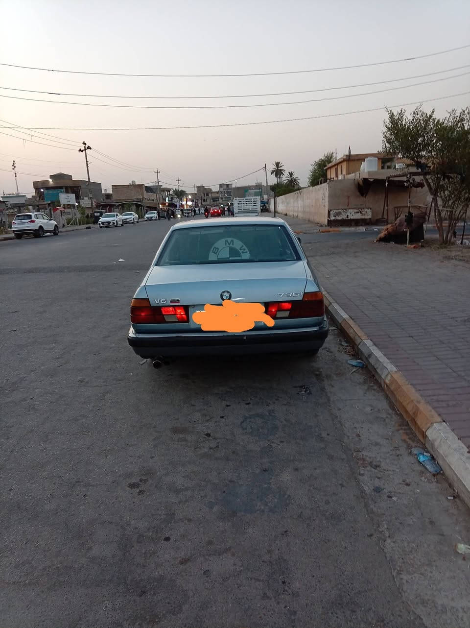 سلام عليكم بي ام للبيع موديل 91كامله من كل النواحي تبريد تخم تاير رقم بغداد لجديم مشروع وطني السعر 45وبيها مجال للاستفسار الاتصال ***********
