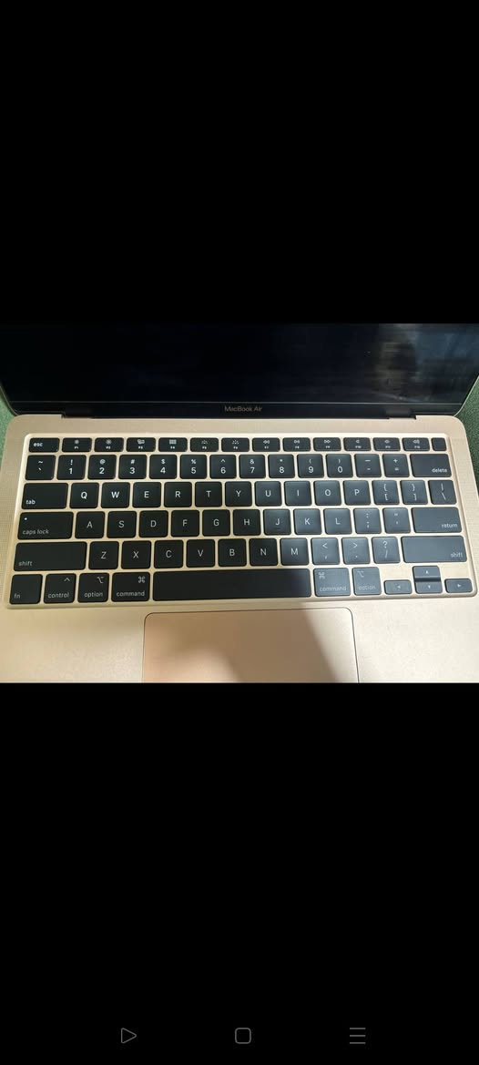 ماك بوك اير 2020
للبيع: MacBook Air 13-inch (موديل 2020)  (أخت الجديد) السلام عليكم، متوفر لابتوب ماك بوك إير نظيف جداً جداً وبحالة ممتازة للاستخدام:المعالج: Intel Core i3 بسرعة 1.1 جيجاهرتز.الذاكرة (RAM): 8 جيجابايت.المساحة التخزينية: 256 جيجابايت SSD.اللون: ذهبي مميز (Gold).النظافة: الهيكل الخارجي والشاشة نظيفة جداً (بدون أي شخوط أو عيوب وتعتبر أخت الجديدة تماماً).

الملحقات: متوفر مع اللابتوب كرتونته الأصلية + الشاحن الأصلي مالتها + وصل الضمان القديم.
الموقع: بغداد/ عامريه 
السعر: 500,000 دينار عراقي (وبيه مجال بسيط جداً للشراي والمهتم الجاد). للتواصل والاستفسار: *********** واتس اب موجود .
