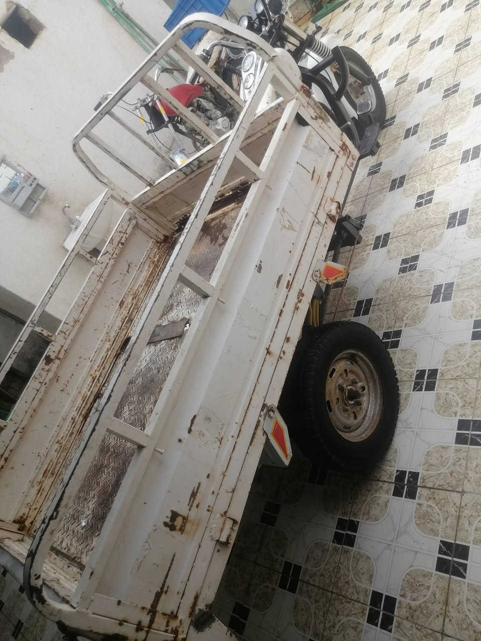 ١٣ أوراق كامله مكينه ٢٢ مفتوحه بوش باتري جديد صوندات صبغ شاصي تايرات جدد دراجه مكفوله  مكاني الشطره ***********
