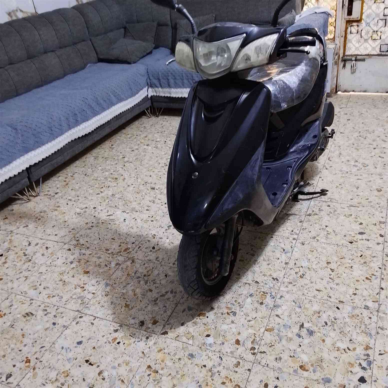 سلام عليكم متاح دراجه بغبغاء كفالة عامه سلف وهندر المكينة ناعمه ممفتوحه شلعه ومعدل الكهربائية كلهه شغله قفل صندوك قفل ستيرن ارورق كامله سعر 600 المكان مدينة الصدر رقم الهاتف ***********
