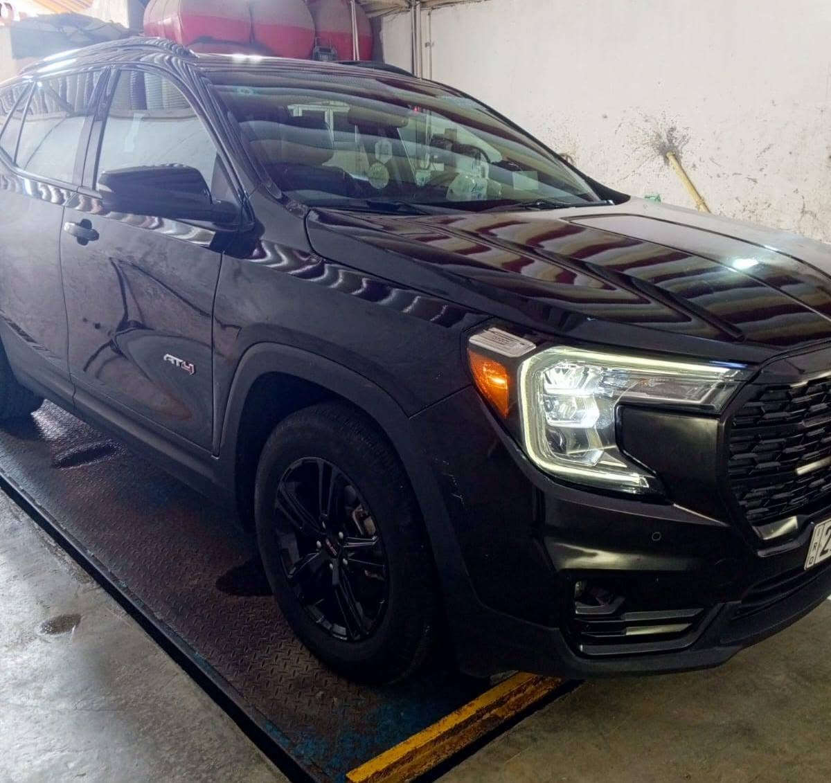 GMC Terrain AT4-2022
AT4 اعلى فئة بالتيران فول مواصفات 
محرك 1500 توربو.        عداد المسافة 100.000كيلو متر
سقف بانوراما 
بصمة ابواب
جنطة كهرباء
كامرات٣٦٠
حساسات امامي خلفي. حساس توقف ذاتي
كشنات كهرباء
كشنات تدفئه
كروس مثبت سرعة.
مانع تصادم
رادار 
كشن خزن ميموري
بانوراما
شاشة كار بلي
تحكمات ستيرن
لايت دوار
منافذ كهرباء
رادار 
٤ مودات للقيادة
هاند بريك كهرباء. 
لايت زينون. السيارة استخدام شخصي ونظيفة جداً 
حادثها فقط جاملغ وبنيد ضربه كلش خفيفة اليريد ادزله صوره الحادث 
السيارة رقم واسط الجديد باأسمي
العنوان - واسط_الكوت
السعر - 180 ورقة وقابل للتفاوض 

للاستفسار 
***********
