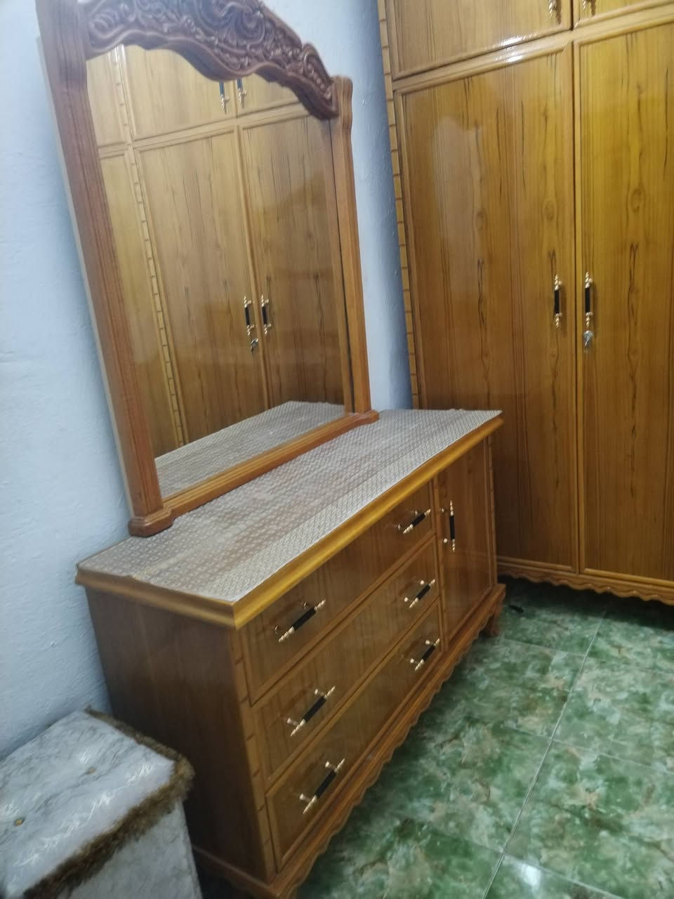 البيع غرفة النوم صاج شغل درجة اولة تزكام ملحق ٦بيبان جديدة العنوان بغداد الكمالية ***********

