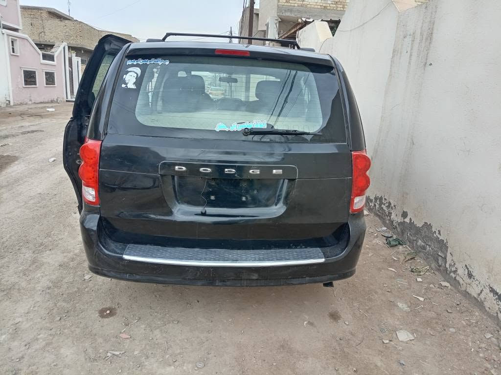 سيارة دوج كرفان موديل ٢٠١٥ وارد امريكي حادثها سرقة كما موضح بالصور المرفقة بالمنشور .
_بيها طخات بسيطة في الجانب اليمين والدعامية الخلفية 

_كشن سياحي منفصل ٧ راكب 

_منضومه عاز ٨٠ لتر 

_الحدادية جيدة 

_المحرك والكير جيد 

_ رقم بغداد بأسمي السنوية جديده مشروع وطني مداور ثاني يوم 

_ السعر 125 ورقة وبيها مجال حك الجية 

_مكاني واسط الكوت مركز المدينة 
الرقم : ***********
          *********** دهل اوران, واسط

نص مكتوب في الصور:
- epicvin.com بلد: CANADA