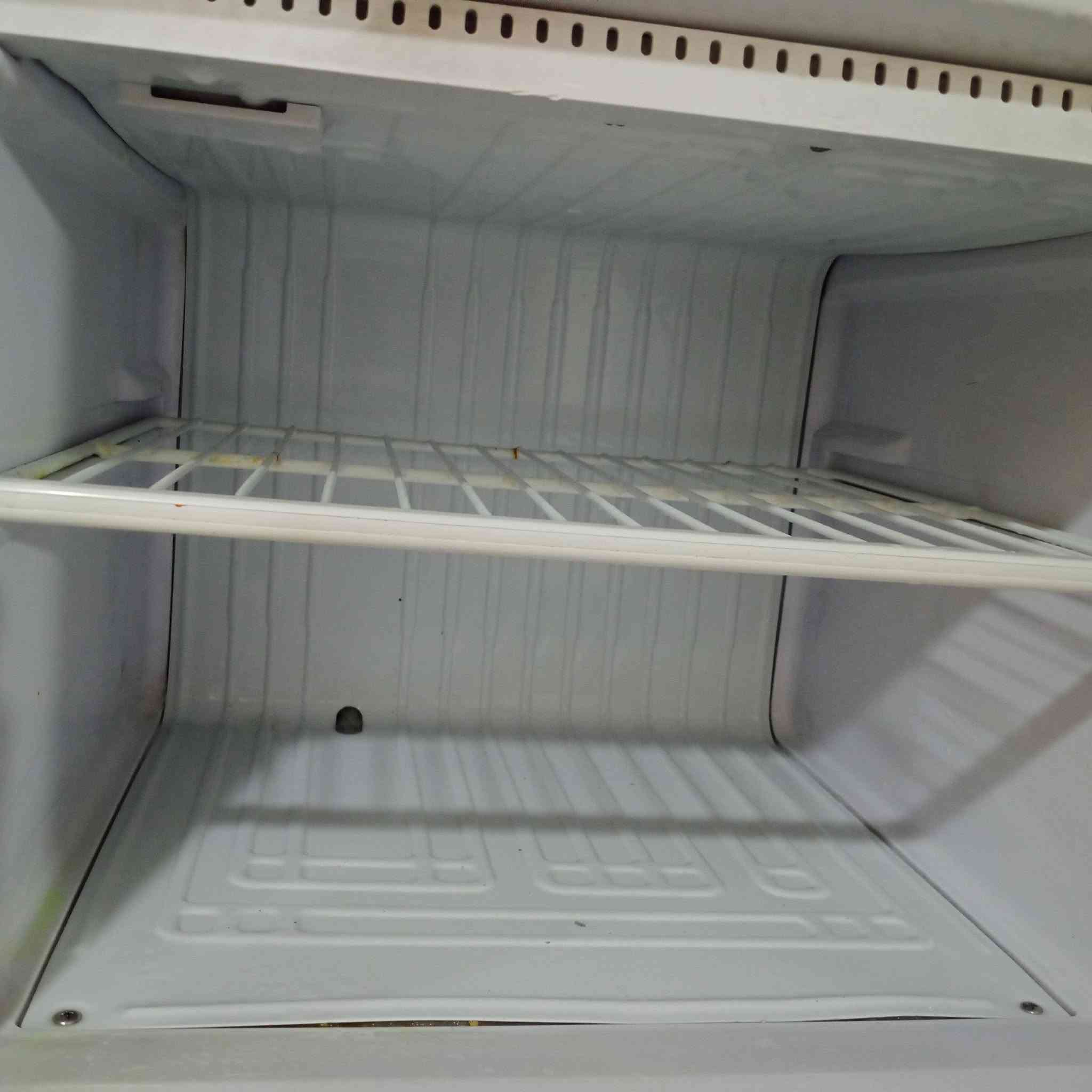 للبيع مستعجل ثلاجه نظيفه جداوشغاله السعر 175
الغزاليه 
***********
