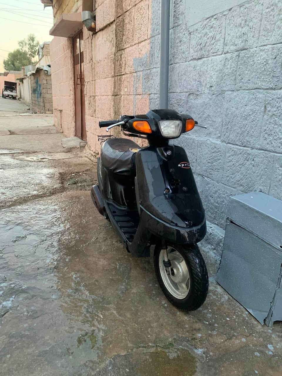 دراجه بوتين متروكه صارلها 6 اشهر شغاله شاصي شرط مكينه ما بيها ونه الدراجه يعوزها ربط وايرمنيه وتعديل ماشه الدراجه يعوزها مصرف قليل لين متروكه السعر 200اله ربع ما ابيع الرقم *********** /‭***********‬
