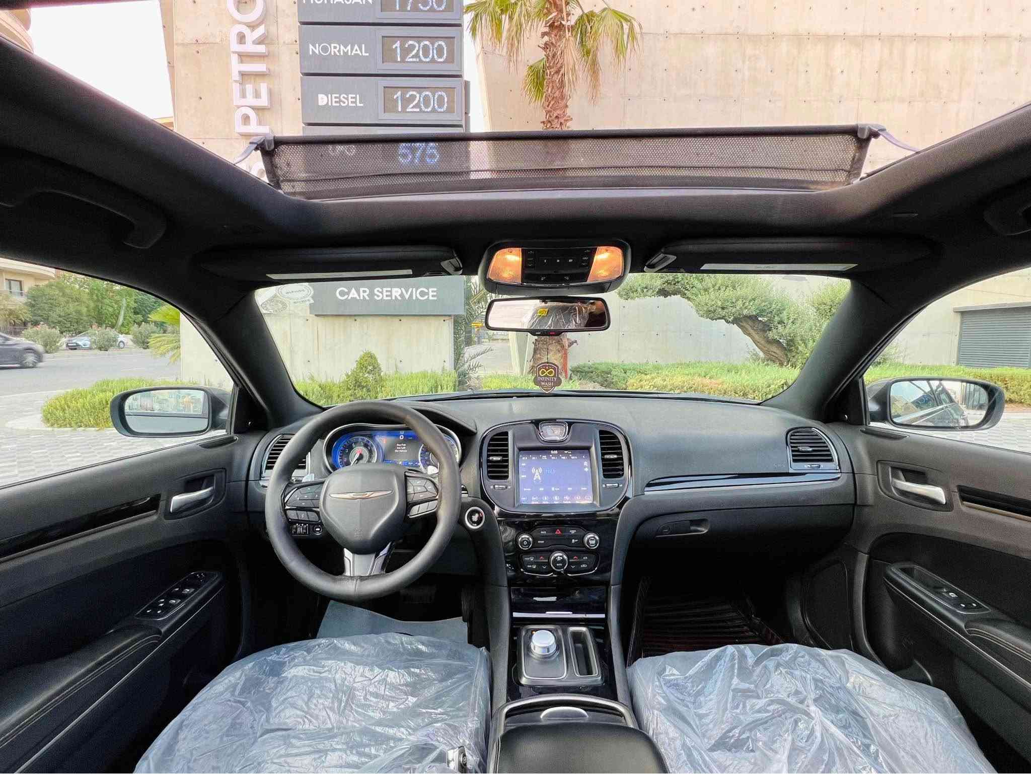 Chrysler 300S 2019 Gold Edition 
70.000 Mile✅
*********** 📞
کلایسلەر 2019. 300S   
فول فول مواصفات گۆڵد ئیدیشن
تەنها ٧٠ هەزار مایل ڕۆشتووە کلین تایتڵ
هەردوو بەصمەی شەریکەی ماوە مواصفات S
دەعامی بۆ دەعامی بێ بۆیاخ بێ سارد و شوخت
بەصمە شەغال پانۆراما کوشن هیتەر
کوشن جلد لایت زینۆن و لید
گێڕی سوکان دوگمەی سپۆرت شاشە گەورە
کامێرای دواوە تایە و ویل ٢٠ تەبرید مەرکەزی
سەماعە Alpine سوکان هیتەر
گێڕ و مەکینە بەشەرت  نەکراوەتەوە
سەنەوی و ژینگە  تا ٢٠٣١ تازەیە هەزە و بەرادی تازەیە
٤ تایە و ویلی بیلادی لۆک 
تەحویل و غرامە بەشەرتە بەناوی خۆمانەوەیە
ناونیشان سلێمانی *********** السليمانية, العراق
