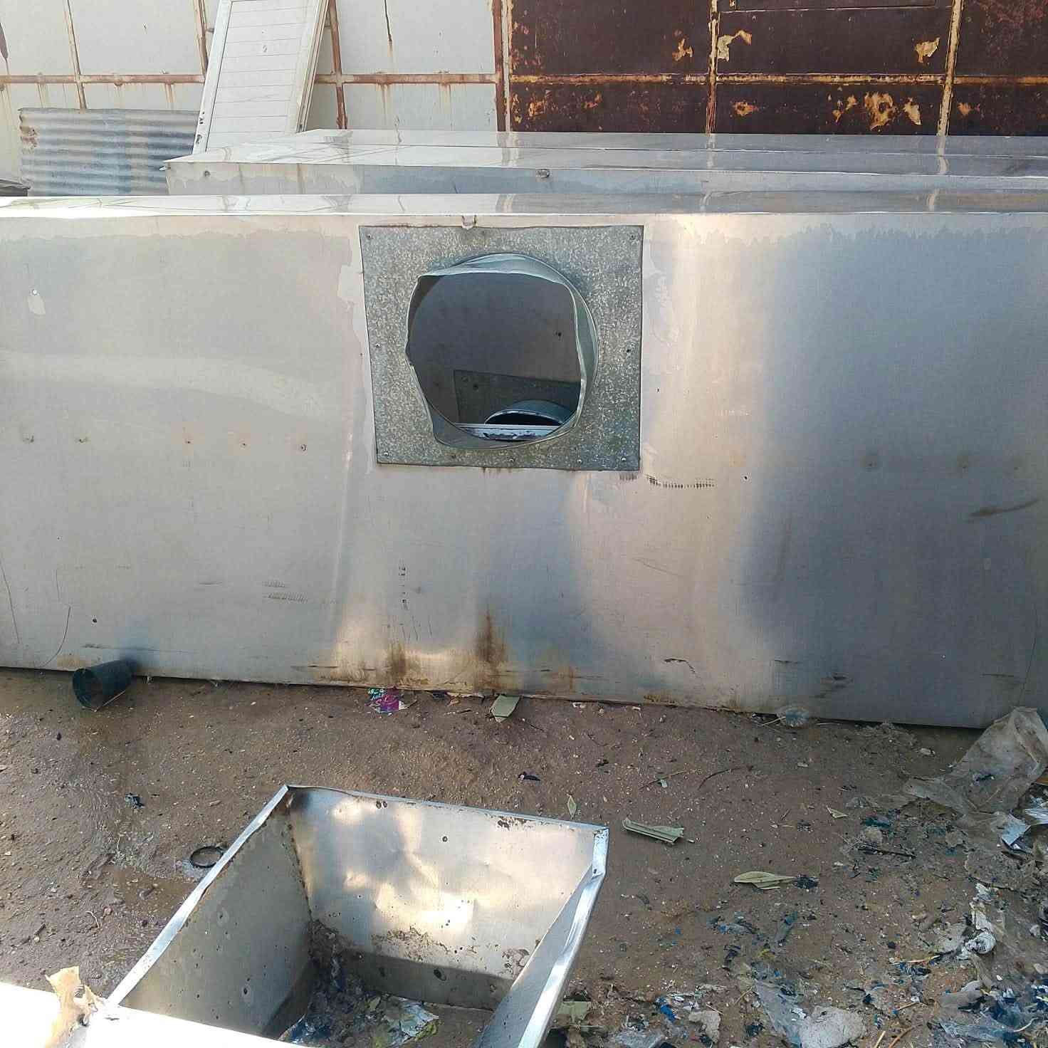 شافطات مطبخ حجم كبير سل ستيل الطول ٣ متر العرض ١ متر ونص جدد العدد ٨ مكاني البصره الزبير منطقه جويبده ***********

