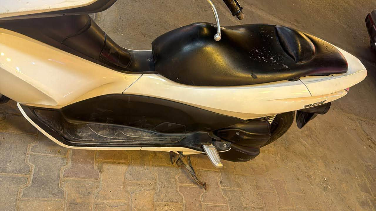 Pcx125jf

PCX125JF
سلام عليكم 
اخوان دراجة pcx125 الياباني للبيع فقط

الدراجة مثل متشوف نظافتهة ب الصور دراجة ياباني
دراجة نظيفة مكفول المكينه والكفرات كله اصليه
دراجة اي قطعه تجاري مابيهة وتجيب فيتر تفحص وتتأكد

بدلت فقط قطعه العداد عطلت وبدلتهة بقطعه مال تفصيخ من حسن 
دراجة بعد كدامكم وبالواقع احلا من الصور
المكان /بغداد/ساحة عدن
الرقم /***********
السعر 1350 وبيهة مجال حك الجيه
