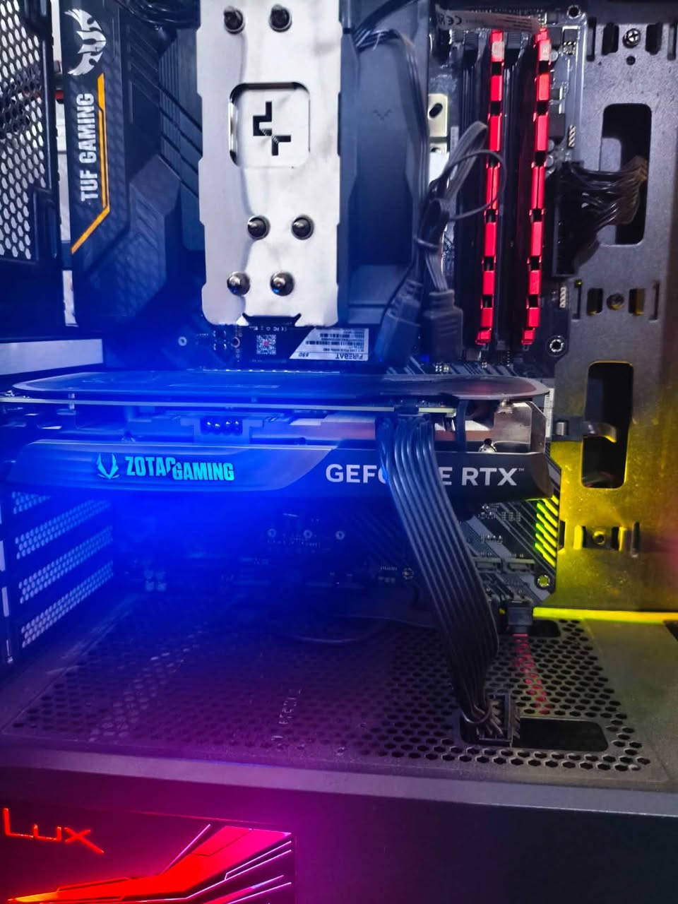 السلام عليكم شباب  للبيع RTX 4070 zotac
الكرت مرتب واستعماله خفيف مجرد العاب خفيفه فالو واطلع كبل السعر 760 وبي مجال 
للتواصل خاص او ***********
