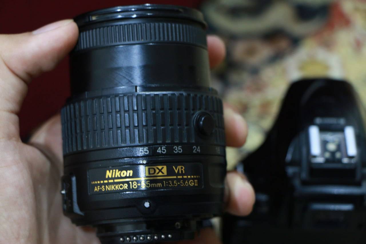 Nikon D5200 • عدسة 18-55 VR • مراية ما تصعد