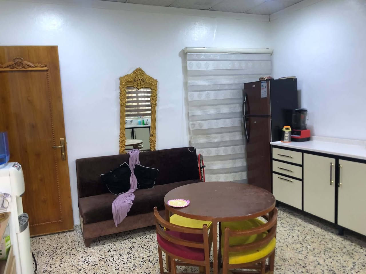 للبيع.للبيع
فرصه استثماريه
دار سكني حي السكر بناء جدا نظيف ماتصرف دينار عليه.

المساحه ٢٢٥ متر
الواجهه ١١ متر
طابقين.الاول غرفتين نوم هول استقبال مطبخ مخزن صحيات 
طابق ثاني.٣غرف نوم هول صحيات.معزول درج خارجي.
كراج وحديقه.
شارع ٨ مترصبه
السعر الاتصال
***********
***********
اوعالخاص
