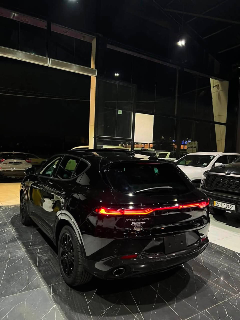 للبيع  Dodge Hornet RT Plus موديل 2024 
Haybrd
• 4 سلندر بنزين + هايبرد + شحن كهرباء
* موديل: 2024
* ممشى: 16 ألف ميل
* اللون: أسود
* صبغ فقط جامرلخ سكن
* الضرر: جاملغ أمامي بدون دواخل

المواصفات:

* محرك 4 سلندر توربو
* دفع رباعي (AWD)
* GT Plus فول مواصفات
* سقف بانوراما
* كشنات جلد كهرباء للطرفين
* تبريد وتدفئة للكشنات الأمامية
* ذاكرة لكرسي السائق 
* نظام صوت Harman Kardon
* شاشة 10.25 إنج
* عدادات ديجيتال 12.3 إنج
* Apple CarPlay و Android Auto لاسلكي
* شحن لاسلكي
* كاميرات 360°
* 4 كامرات 
* حساسات أمامية وخلفية
* مثبت سرعة راداري
* مراقبة النقطة العمياء
* مساعد الحفاظ على المسار
* فرملة طوارئ
* تشغيل بصمة + تشغيل عن بعد 
* صندوك خلفي كهربائي
* إضاءة LED كاملة
السيارة نظيفة جدا و ما ناقصها اي شي 
ژماره كاتى يترقم اربيل سليمانية دهوك

للأستفسار 
*********** واتساب
*********** اسيا
