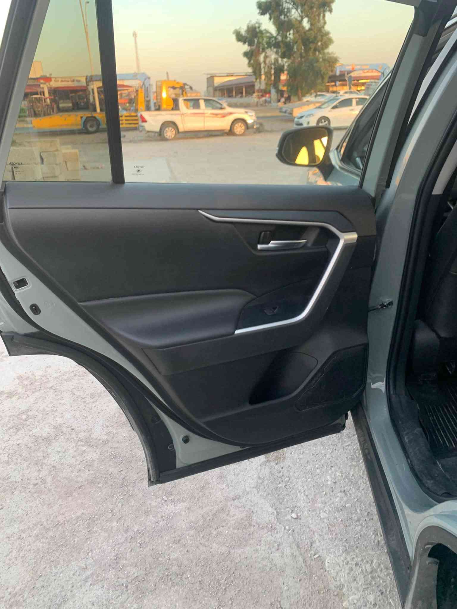 🚘 للبيع لدى معرض GLI للسيارات 🚘
1️⃣ تويوتا RAV4 رافور 
2️⃣ موديل 2023 XLE
3️⃣ الحادث: قطعة كلير، قطعة صبغ
▫️ دوسة جوه صبغ 
▫️  إرباك تكمه مفتوح 
4️⃣ كير ومحرك شرط
▫️ أرقام سنوية جديدة
💰 السعر: 214 قابل للمجال
📞 للاستفسار: ***********
🔥 GLI للسيارات — سيارات مختارة وبأسعار مناسبة 🔥

