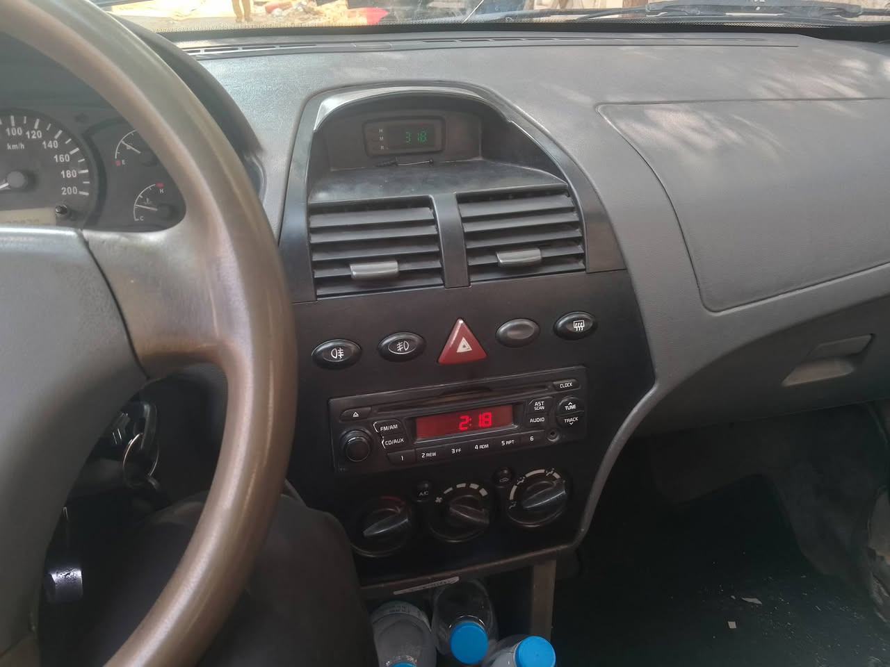 السلام عليكم من رخصت إلكروب،، سيارة🚘 طيبة،، ٢٠١٥ رسمي تبريد شغال كهربائي شغاله بسمي تحويل ثانيه يوم ☀هيئه غرامه مصفره،، تبريد مال لنسر السعر ٢٨،، عنوان بغداد الحريه ***********
