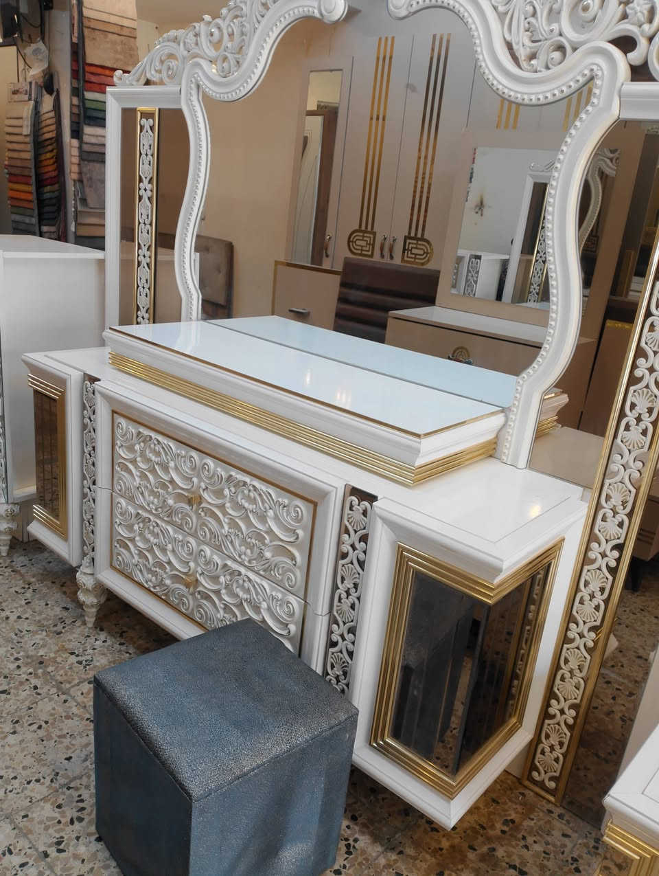 معرض اثاث الشكور غرفه نوم للبيع تركي تتكون الغرفه من 9قطع عنوان موصل قادسيه قرب ملعب الأمواج تواصل *********** 
***********

