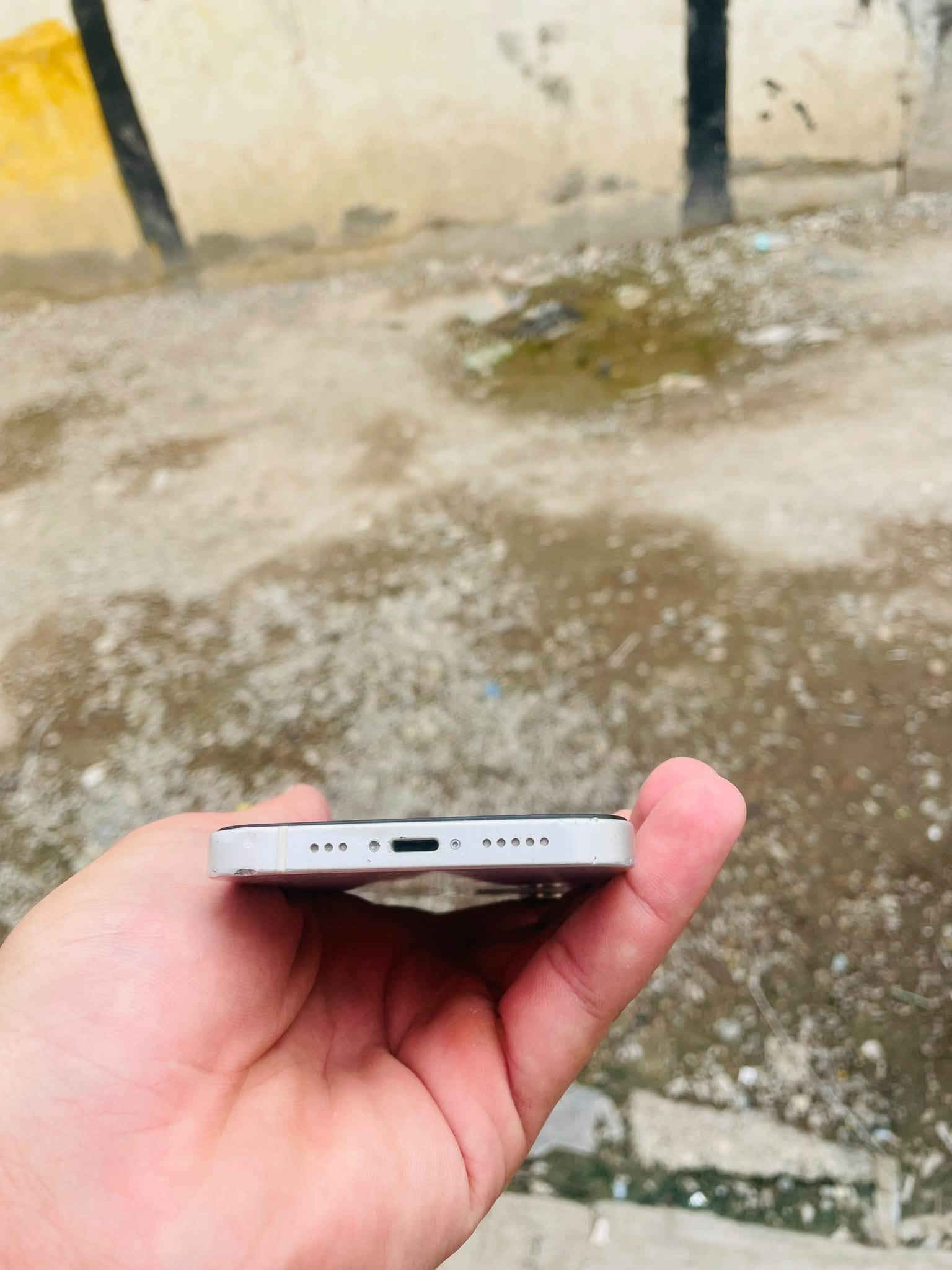 آيفون ١٢ • ١٢٨ • شاشه مبدله