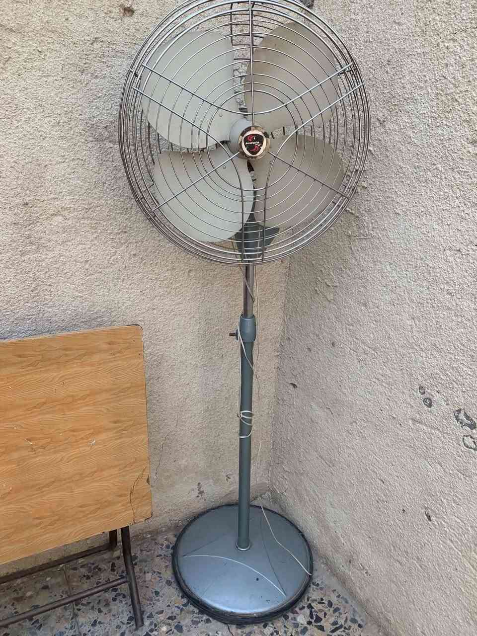 ***********
