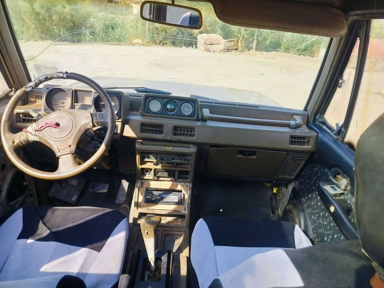 السلام عليكم باجيرو موديل 90 رقم بغداد تحويل مباشر مكينه وكير ونجي 4 سلندر لاتنقيص ولا تبخير كير اوتو 
كهربائيات شغاله دواخل نضيفه مكان السيارة بابل الحمزه الغربي 
السعر بلاش 20 وبيه مجال بسيط 
موبايل ***********
***********
