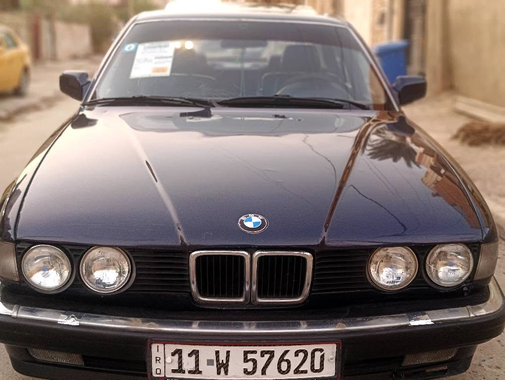 بي ام دبليو 1992 فول مواصفات واحد على واحد رقم بغداد انكليزي 
السياره جدآ جدأ جديده جاهزه من جميع النواحي 
كير مكينه حاويه جديد 
صدر امامي وخلفي جديد 
تبريد منضومة كله جديده تبريد ثلج
دواخل جلد جديده
سلايت شغال 
كهربائيات كله شغاله  
كراسي كهرباء شغاله 
رون كيلو متر كيچ بانزين كله شغال 
السياره جاهزة والسياره مكفوله من الضربة والخياس أول صبغه اله اصفاحه موس 
الواقع احله من الصور 
السعر 55.  وبيه مجال جدآ جداً بسيط 
*********** بغداد, العراق
