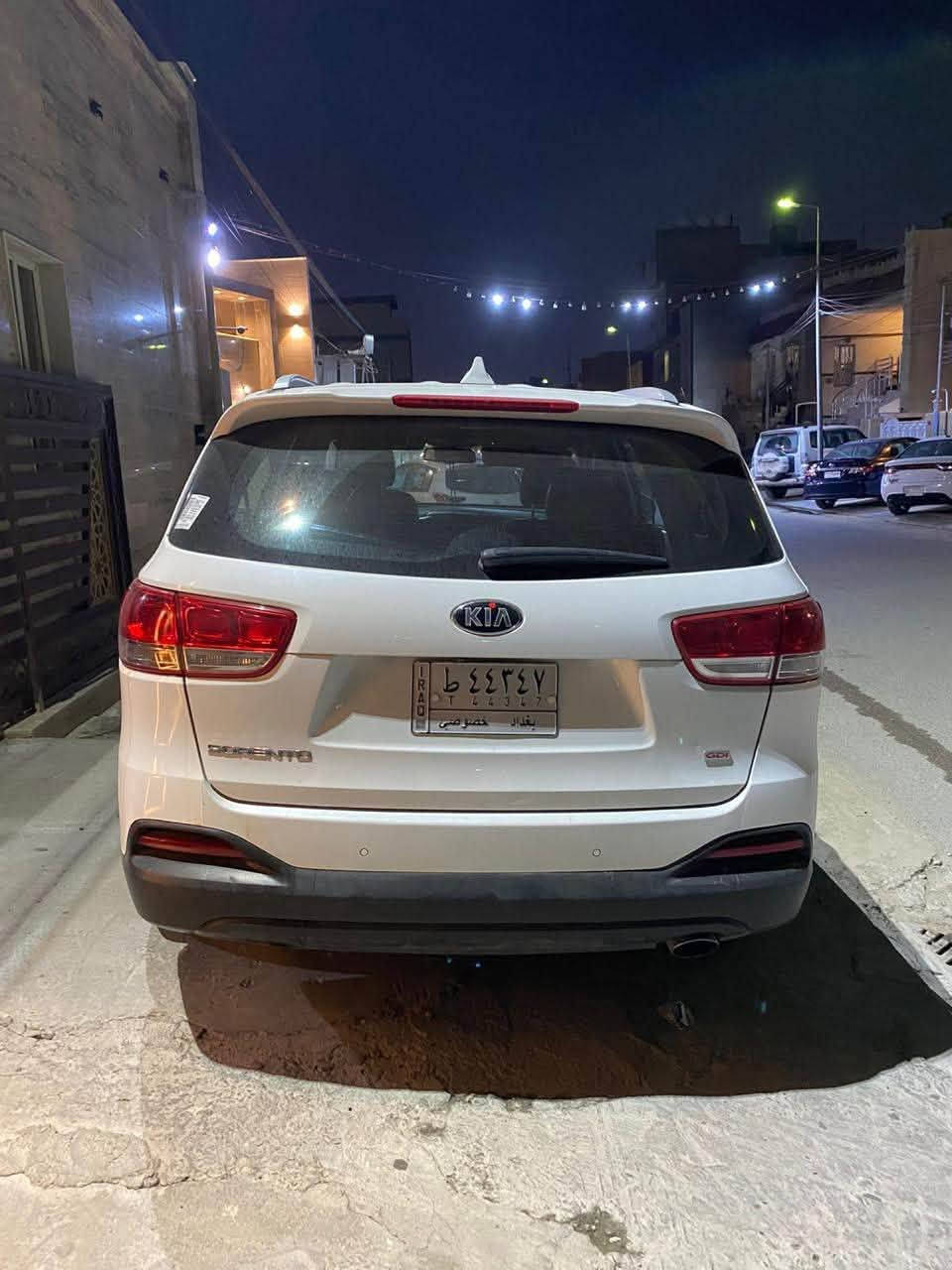 السلام عليكم 
سورنتو أمريكي موديل ٢٠١٧  رقم بغداد لون ابيض ٧ راكب محرك 2500 GDI بدون ايرباك ماشيه 84 الف مايل فول مواصفات عدا الفتحة
 بصمة 
شاشة كاربلي
تبريد منفصل جهتين
حساسات خلفية 
كشن كهرباء 
كامرة دوارة  
شاشة اعطال
مكان سيارة بغداد زيونه 
***********
