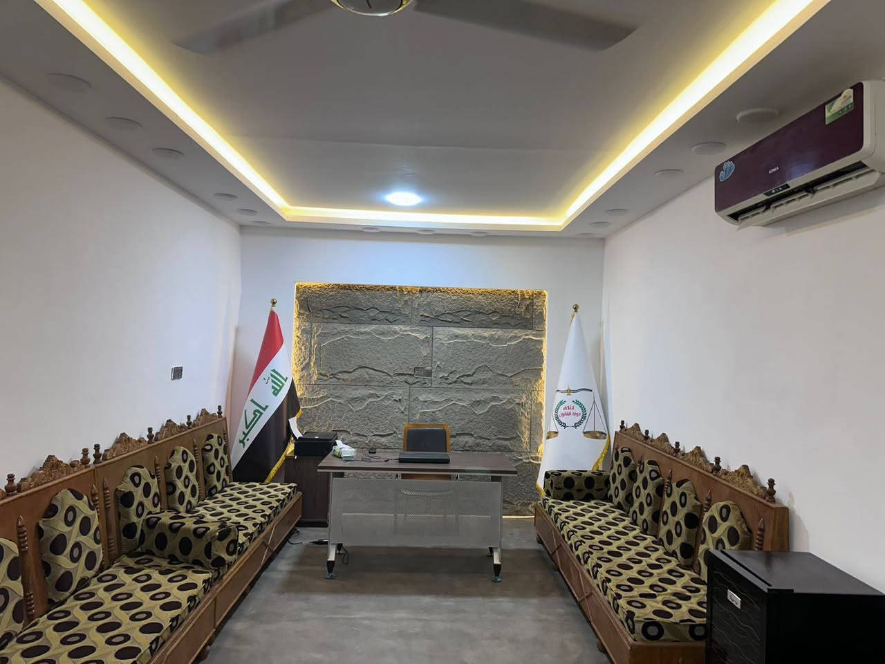 سلام وعليكم كادر لعمل الديكور المغربي والكلاسك جبس بورد وسحبات صب موضعي وعمل الواجهات فوم التركي بسعار مناسبه مكاني الزبير لا أعمل خارج البصره ***********
