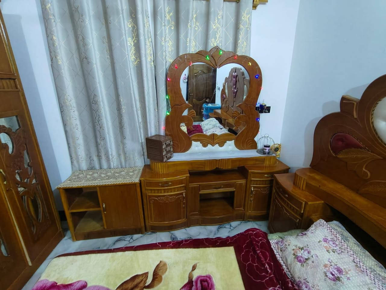 سلام عليكم للبيع  زاوية وميز مراية و تاج جربتية وجزامة صغيرة فقط بدون جرباية وبدون كنتور عنوان كوت رقم الهاتف *********** مكلف بلنشر رجأن بدون مراسلة نضافة فول
