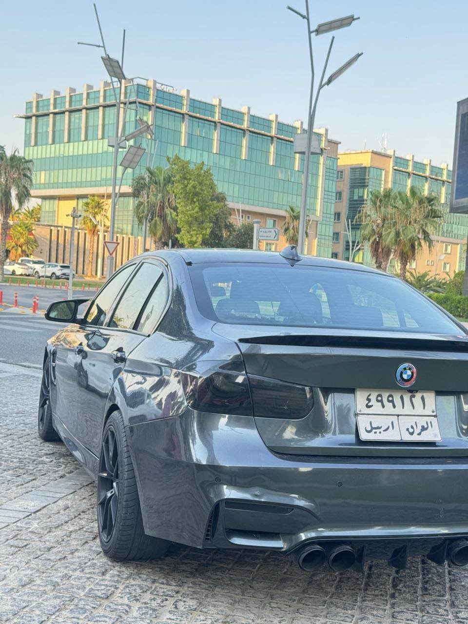 سلام علیکم
BMW 330XI
عام سبغ 
لێدران پێشی لای سایەقی هەیەتی
فول مواسفات
شریکە عروش 
فول دەسکاری و جوانکاری کراوە سیارەکە
گێڕ مەکیمە تەبرید تەقە ڕەقە بەشەرت
٢٤ گەڵا غرامەی لەسەرە
سعر ١٣٠ دوای مەعمەلە ٢٤ گەڵای غرامە بگێڕەوە

*********** أربيل, العراق

