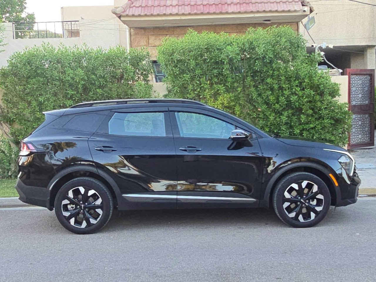 ‏2023 Kia Sportage X Line
 كيا سبورتج 2023

مكانها بغداد حي الجهاد
***********
 

لون اسود

مواصفاتها :

-بنوراما

-بصمة  

-شاشة كبيره على طول دشبول 

-رادارات / رادار امامي /رادار جانبي /رادار خلفي

-حساسات خلفي 

-كشنات تدفة‏  

-كشنات جلد .

-دفع رباعي  نضام جبلي وثلجي وترابي

-نزول منحدرات                                                    

-كشنات كهرباء

-تبريد قطعتين 

-ويل كروم 

-بلوتوث USB ابل كار بلاي والاندروير . 

-حاجب ليد

-نقطه عمياء

-مراة تعتيم

-اشاراة بالمراياة الجانبيه                                     

-فول تحكم ستيرن                                                                                     

-اوتو بريك                                                        

-سايد بريك بصمة                                                       

-شحن اللاسلكي                                                            

-‏داخل اسود جلد 

-نضام قياده أيكو + سبورت + نورمل

-مثبت سرعه

-تحديد مسار والقياده الاليه 

-لايت بلادي Led +  زينون ‏دبل زينون اصلى . 

-رادار الخطوط البيضاء 

-لايتات اربع عدسات + ليد 

‏-شاشة إلكترونية

-تشغيل عن بعد 

‏AUTO HOLD-38

‏39-Auto start

-منفذ شحن في المقاعد الأمامية

-تبريد منفصل السائق عن الراكب مع دكتات تبريد خلفية. 

- جنطة كهرباء 

فول 

وبعد كومه مواصفات

ماشية 70 الف كيلو 

السعر:182 وبيه مجال  

حادث جاملغ امامي فقط والسونار مرفق بغداد, العراق

