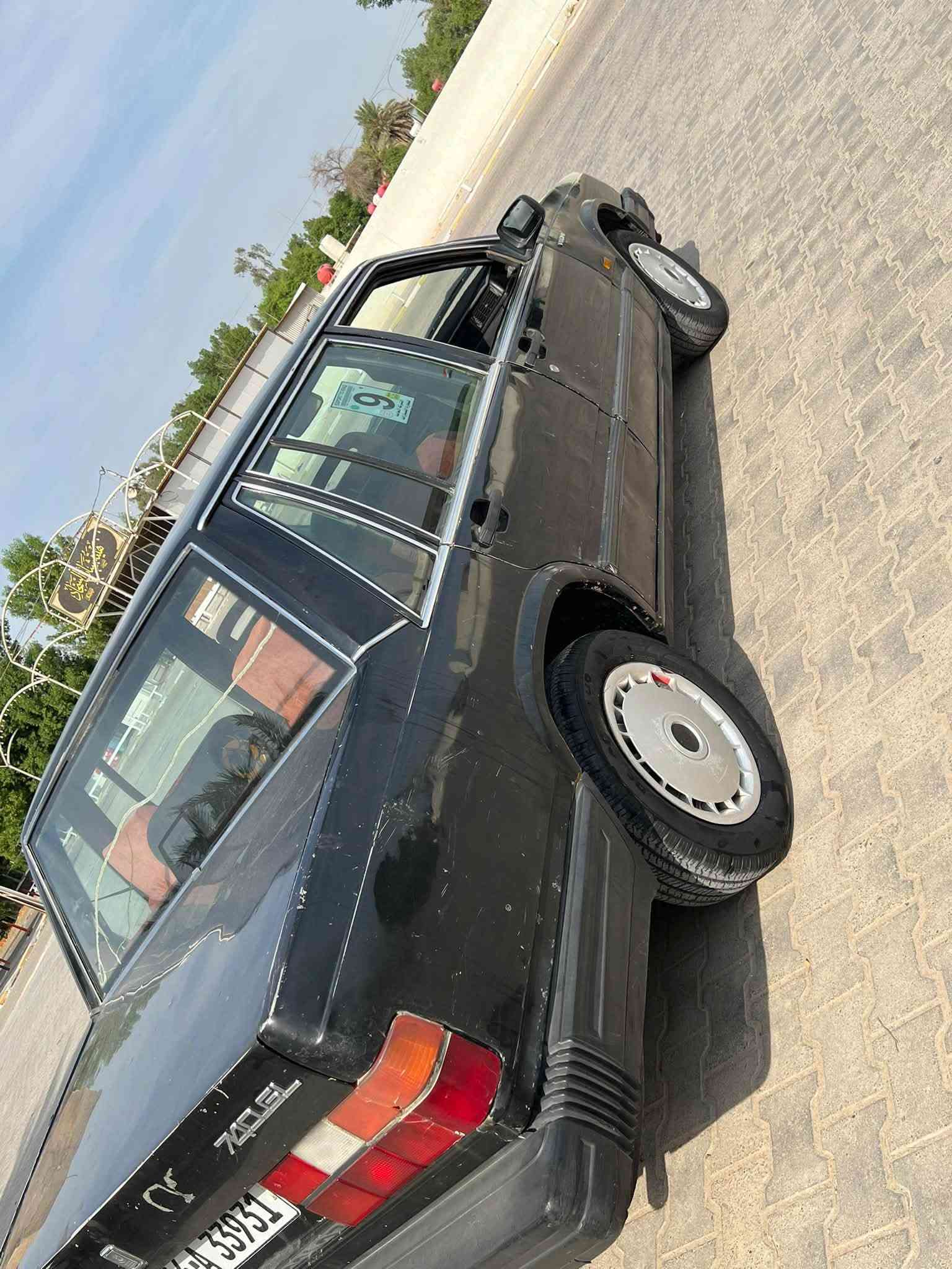 السلام عليكم للبيع فالفو موديل 1988 حجم 740 كير أوتوماتيك مكينة بلادي بخاخ سنويه 2030 ب اسمي السياره السعر 30وبي مجال ***********
