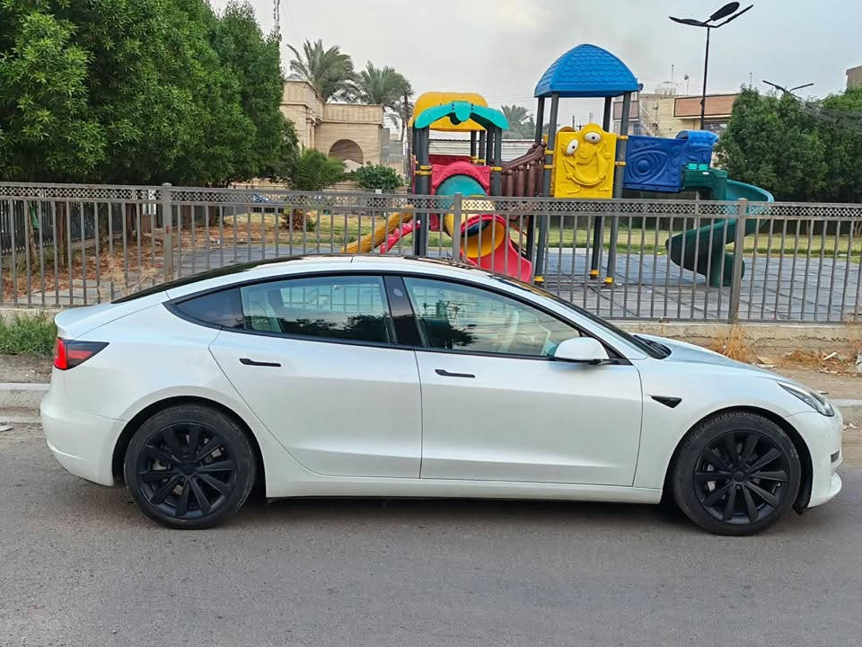 تيسلا مودل 3 2023
رقم بغداد 

رقم الشاصي 5YJ3E1EA8PF477857

ابيض صدفي داخل ابيض بلادي 

اون لاين

تك ماطور 

ماشية 50 الف ميل 

حادثها بس جاملغ خلفي جهة عكس السايق راجع بارد ومصبوغ 

ايرباك تكمة اليمنة

تخم تايرات كامل جديد

السيارة مال بيت وكاملة الحمدلله وصورة الحادث مرفقه كلش خفيف   

السعر 168 وبيها مجال بسيط

+964 770 267 8875
المكان بغداد / حي الخضراء

نص مكتوب في الصور:
- Open Frunk Open Trunk Odometer 50,206 miles Current Drive 272.2 Wh/mi 0.1 kWh 0.4 mi 2 min Since Charge 333.3 Wh/mi 0.1 kWh 0.4 mi 3 min LO
