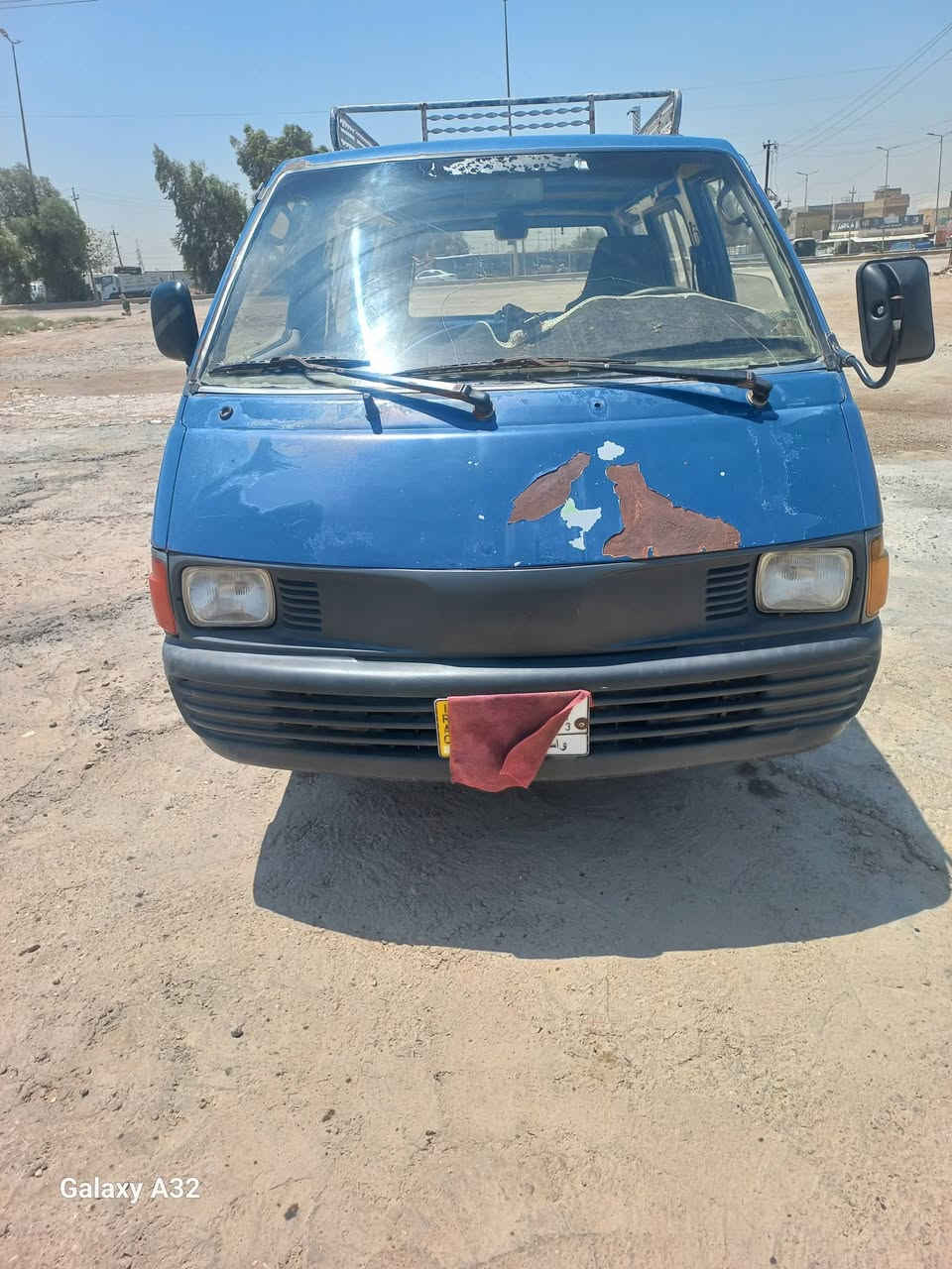 السلام عليكم...سيارة تويوتا  نوع فإن  موديل  ١٩٩٥ محرك 2 واي  كير اوتوماتيك  رقم حمل واسط  باسمي تحويل مباشر...الاتصال ***********
