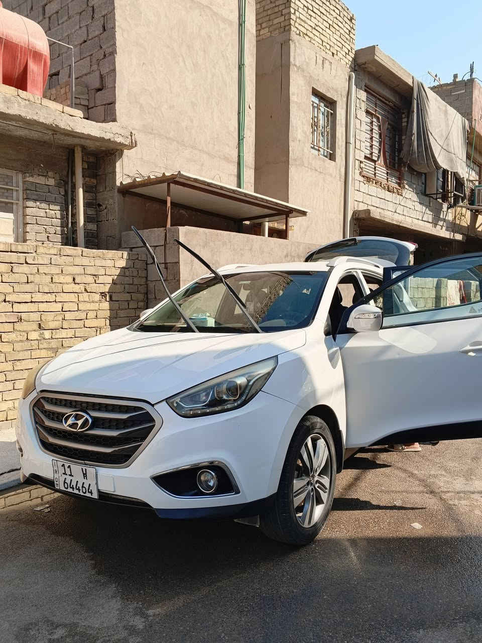 توسان 14 خليجي
مكينه 2000 دوش ماشيه 94 عدل السياره جديده وخير من الله 
السونار بلصور 
135 وبيها مجال لليتصل 
***********
