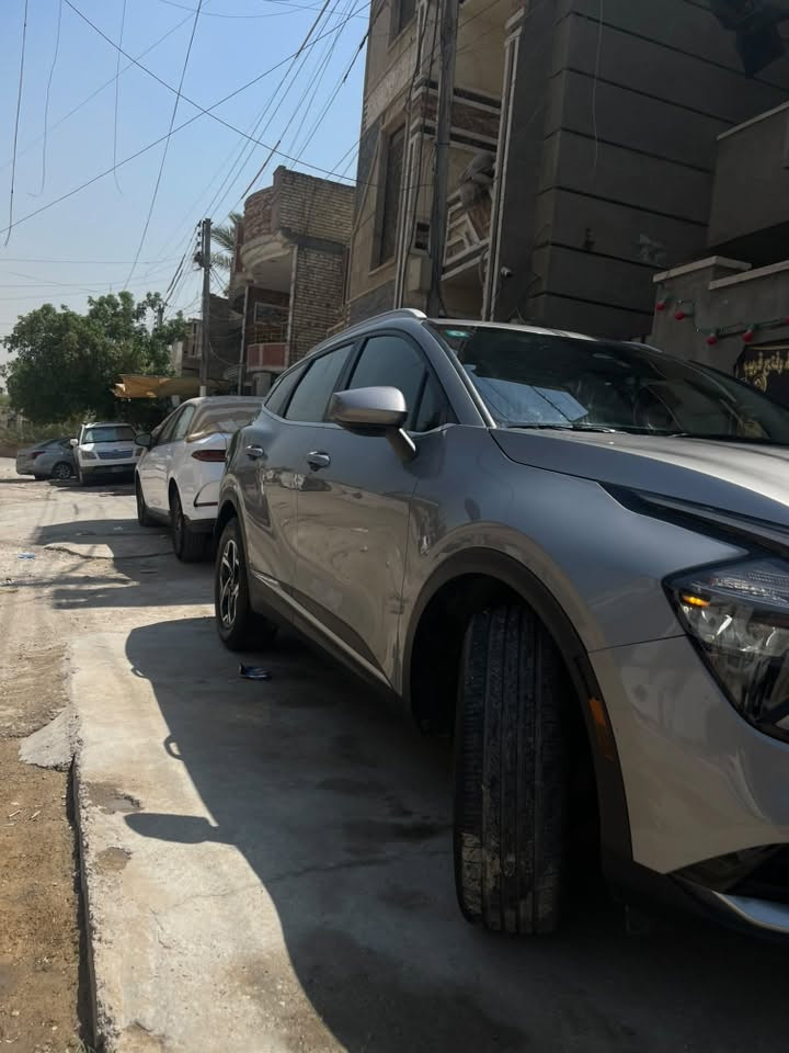 سلام عليكم سبورتج موديل ٢٠٢٣ امريكي ضربته موضحه بالصوره سياره جاهزه من كلشي ماشيه ٧٧ الف  السعر 170$الرقم ***********
