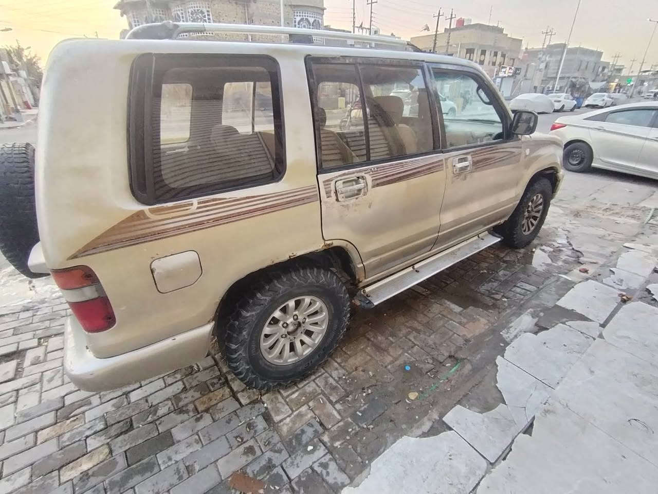 سلام عليكم سياره ازوزا موديل 2002كير مكينه خير من لله
 تبريد مايشتغل حدادة نص عمر سياره مصفره غرامات تحويل ثاني  السعر ٣٥  مكان السياره. بصره حي الحسين رقم لهاتف *********** بدرا, واسط

