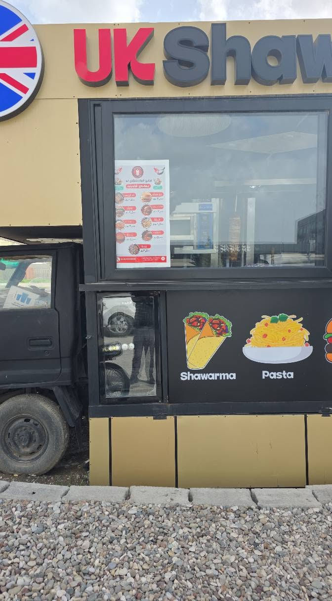 Koshky fast food bo froshtn  ba kaml ashyawa 3 mang eshy krdwa 95 waraqaw m3amala *********** دخان, السليمانية

نص مكتوب في الصور:
- UK Shawarma Shawarma Pasta Burger Rizzo