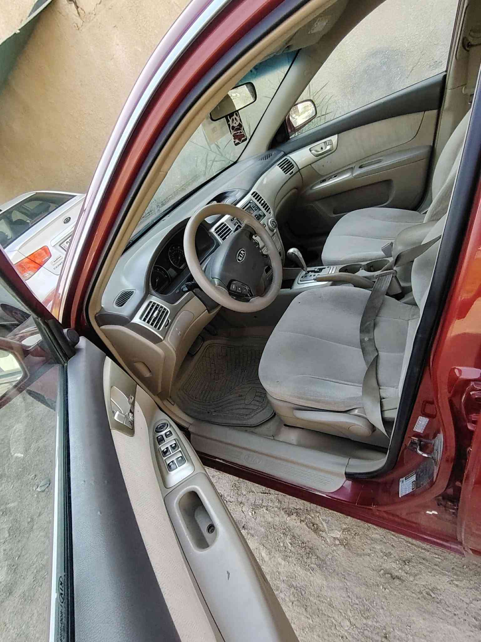 للبيع اوبتما ٢٠٠٧ ضرر قبق جنطه فقط بجم كبس مكنه ما مفتحه حاويه سياره جاهزه عل اخير صبغ بنيد وجنطه وقماره فقط   جرد ولباقي مكفول *********** سعر 88وبيه مجال
