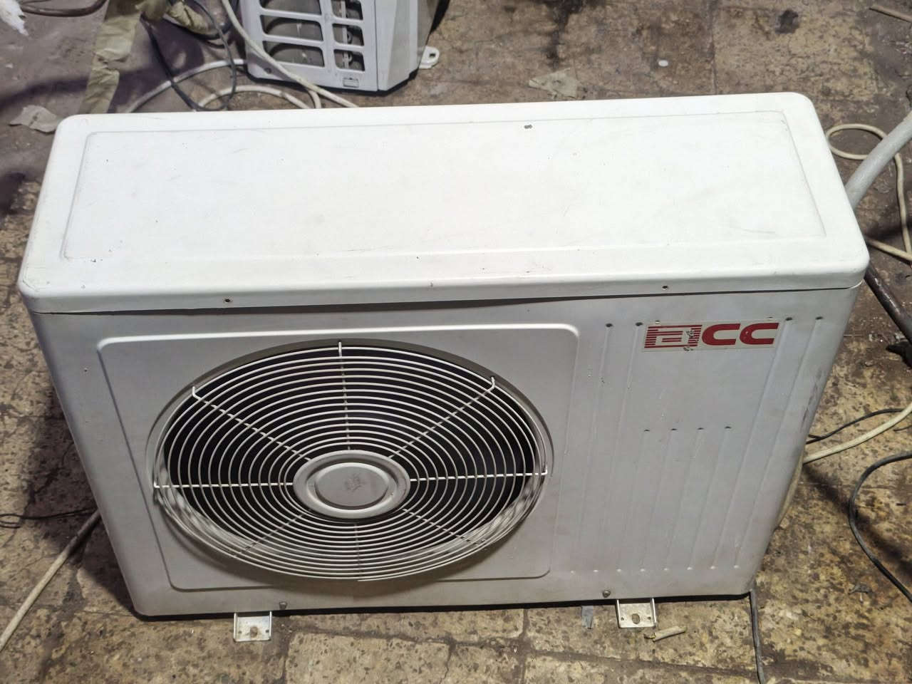 سلام عليكم سبلت طنين ac c بلادي شغال كامل مكمل سبلت مداخل 
تصليح ابد بردته❄️ خير من الله 
تجي وتفحصه وتقدنع يله تاخذ سعر 325  عنوني بغداد شارع حيفا اشراي يتصل وبعيني ***********
