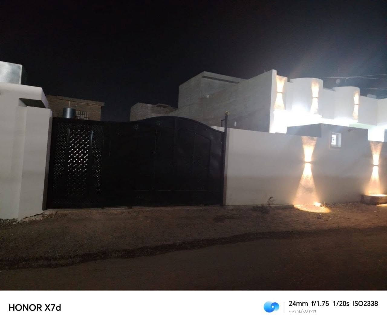 #_دار سكني+حديقة 🏠 للبيع
#بيت زيرووو بناء حديث 

#مساحة 400م

#فول مواصفات تبليط ماء كهرباء 

#حي الفرسان مقابل جامعة تكريت 

#للأستفسار اتصال علئ الرقم *********** ☎️
