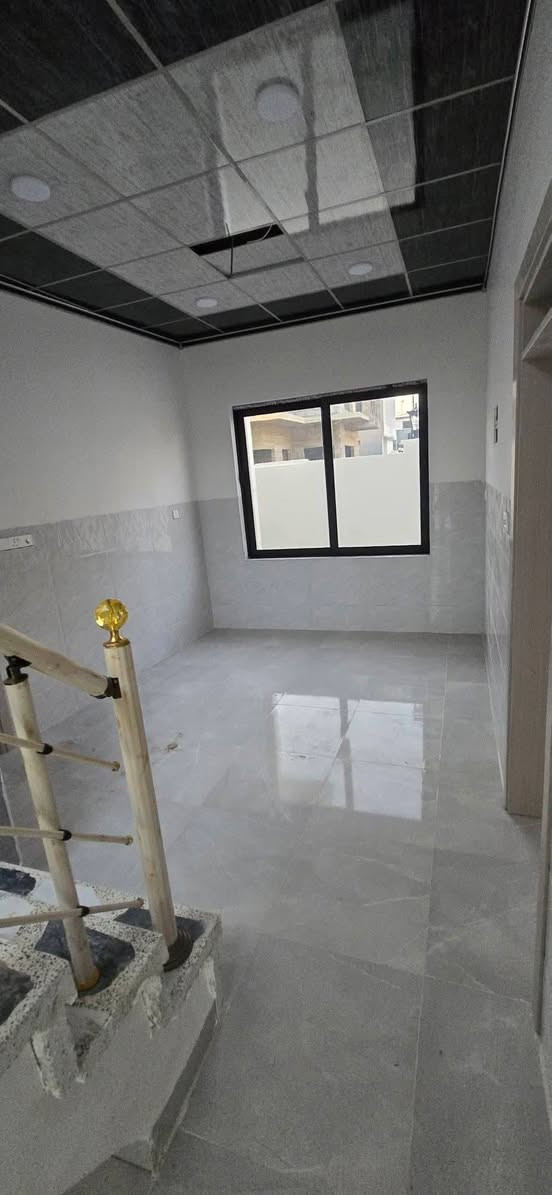 ✨ داران للبيع – حي الملايين الثانية | مجمع الملك ✨
🏠 طابق ونص – بناء 2026 – تسليم مفتاح

📐 مساحة كل بيت: 100م²
📏 الواجهات: 9م و10م
💧 ماء | ⚡ كهرباء | 🧱 تبليط
📍 المدخل مقابل مول الهيكل

تفاصيل البيت:
🔹 الطابق الأول: استقبال + مطبخ + هول + غرفة نوم
🔹 الطابق الثاني: غرفة نوم + بيتونة
🔑 تسليم مفتاح

📞 للاستفسار 
***********
***********
