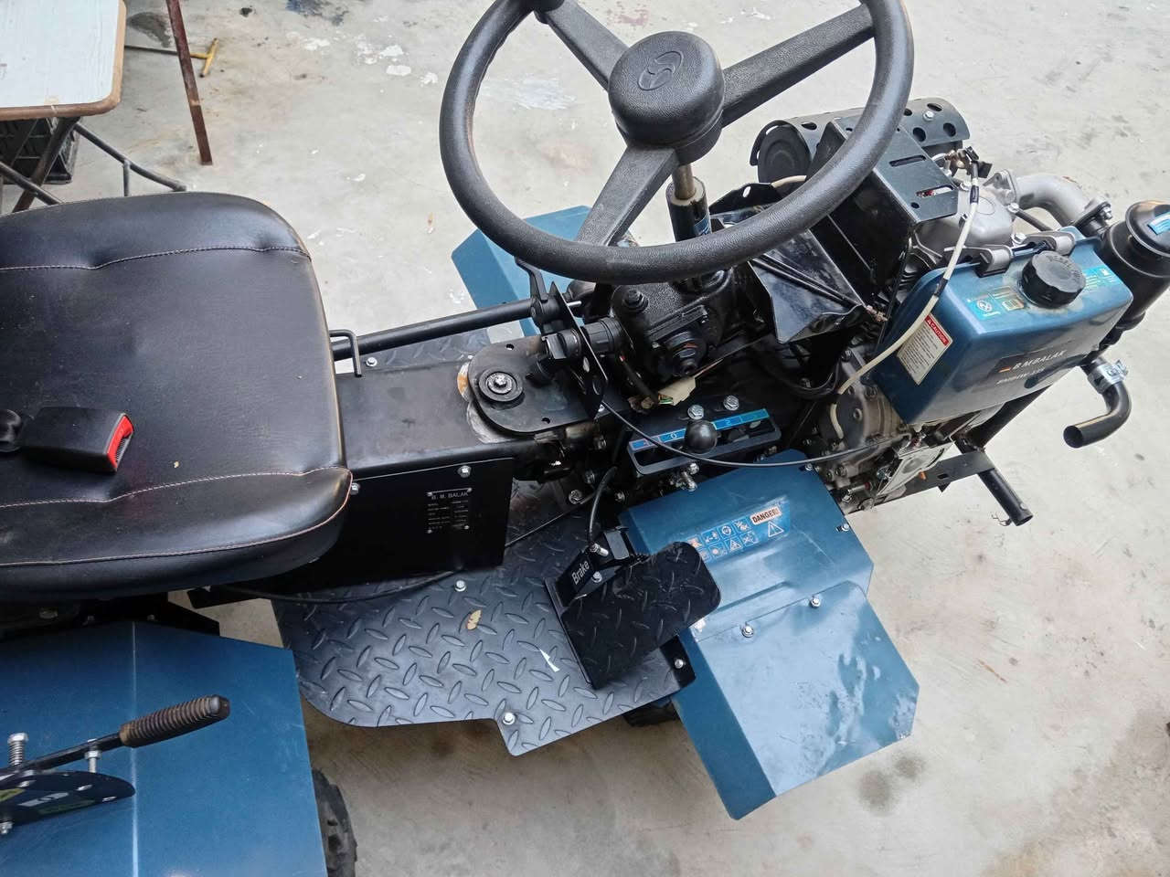 تراکتۆری ناوباغ 13ئەسپی مارکەی BMWدەبڵ ئەکسل  ڕۆتەروگاسنی خەتی لەگەڵە زۆر کەم ئیشی کردوە نرخی 13گەڵاو کەمێک مەجال لەقەڵادزێم *********** بشدار, السليمانية
