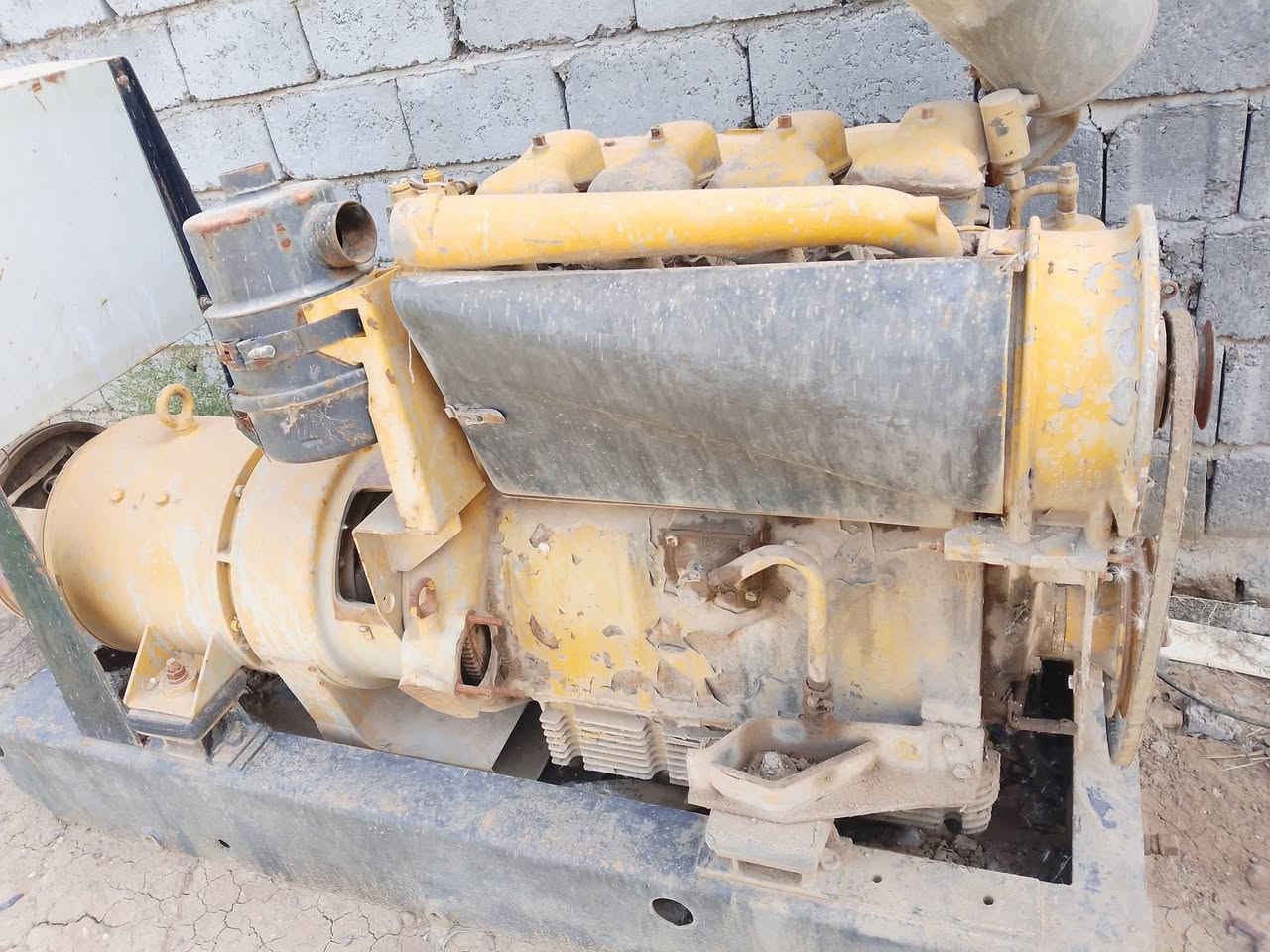 مولد للبيع متروك اكثر من5سنين جان شغال بس كام يبخر وتركناه مكان تاجي ***********

