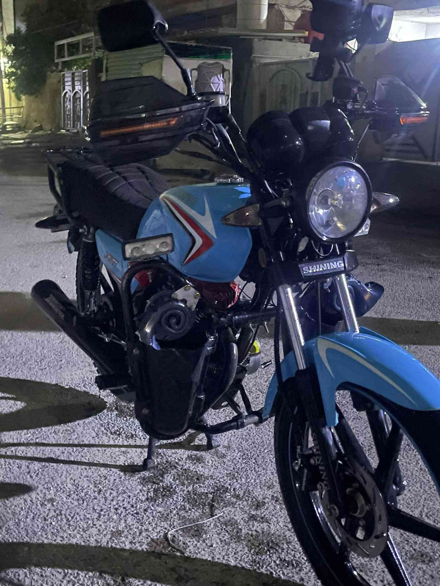 السلام عليكم
دراجه شاينيك 
2023نازله ب 2025
مرقم باسمي تحويل ثاني يوم 
150cc
بيها لايت زينون ب 50 
هورن مال يوكن تجاري ب 40 
الدراجه متعوب عليها وما متعوبه وبيها بلوجكترات واشاير واقي 
ستاند تلفون ومي 
يجي وياها درع ابو الجيب 
ويجي صندوك 
ماشيه 20 الف 
لا نضوح لا تبخير 
مكينه مكفوله كفاله عامه 
سعرها 1800 وبيها مجال قليل 
0783054437
الجاد بلشراء فقط 
البياع
