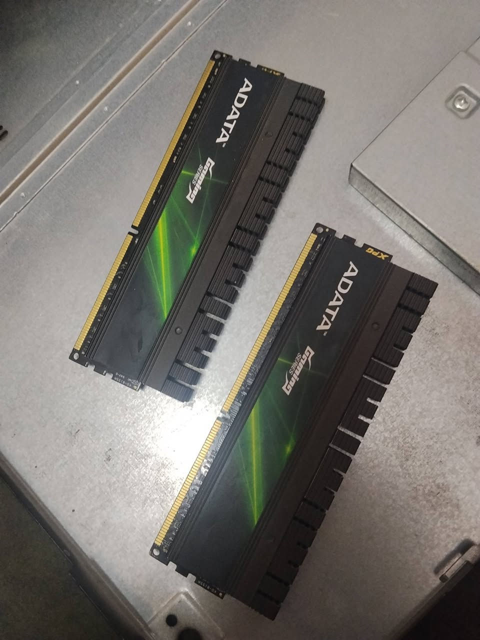 سلام عليكم مراوس ببلي فور او بيع
كارت الشاشه 1050
رامات من شركة داتا ddr3 16 g
i5 جيل الثالث
هارد512ssb
اذا بيع سعر 230بيهه مجال شي بصيط 
مكاني بغداد الحريه متواجد فقط واتساب ***********
