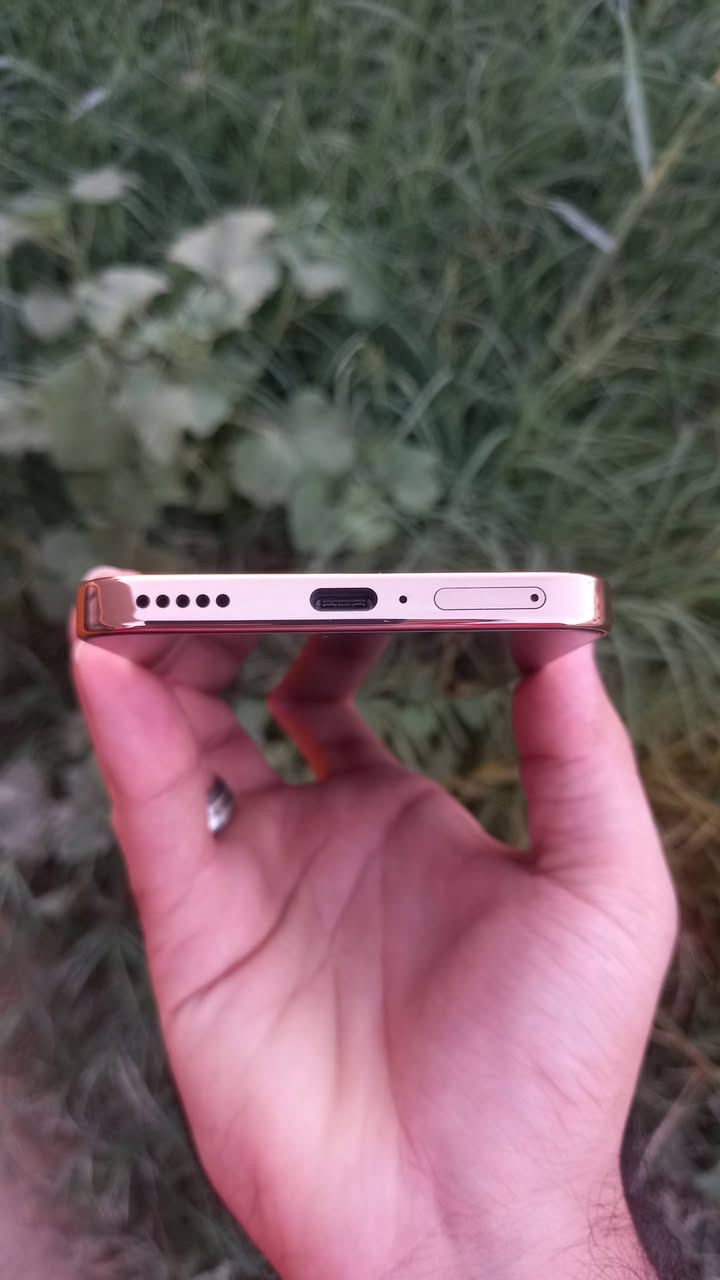 السلام عليكم HONOR X9d مستخدم فقط اسبوع كامل ملحقات بعد بلزقه الشركه رام 12 ذاكره 256 نهايته 430 للتواصل واتساب***********
