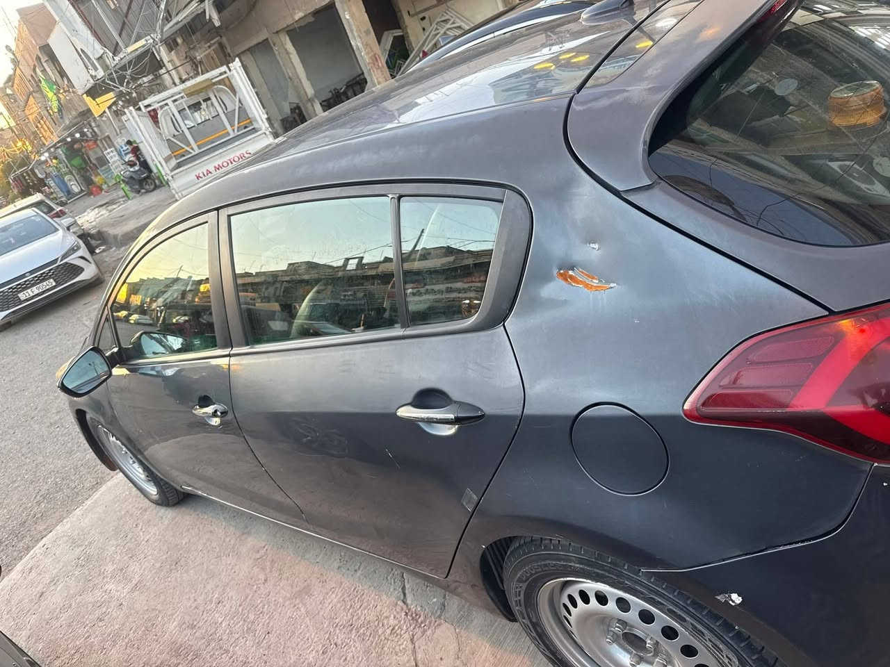 السلام عليكم كيا فورتي موديل2016فول مواصفاتN معروفه رقم بغداد تحويل مباشر
محرك2000 تيربو كير عادي 7كير كير ومحرك جديد صدرها نضيف داخلها حلو التبريد منقص غاز   المواصفات  بصمه تشغيل بصمه ابواب انارة  ترحيب فتحه سقف  كشنات جلد  كهرباء خزن ميموري دبل كزوز شاشا كامرة خلفيه 
 حادثه بصوره موضح وبيه اماكن صبغ 
السعر مناسب  
العنوان بغداد الكرخ 
***********
‭
