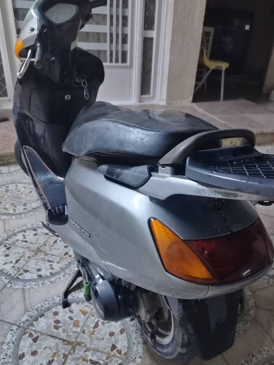 سبيسي للبيع السعر 500 الف قفل  
مكينة مفتوحه وناعمه حيل

كفرات امامية فقط مبدلة

كهربائيات شغاله كلها

قفل استيرن شغال

فقط قفل جنطة ميشتغل

***********
