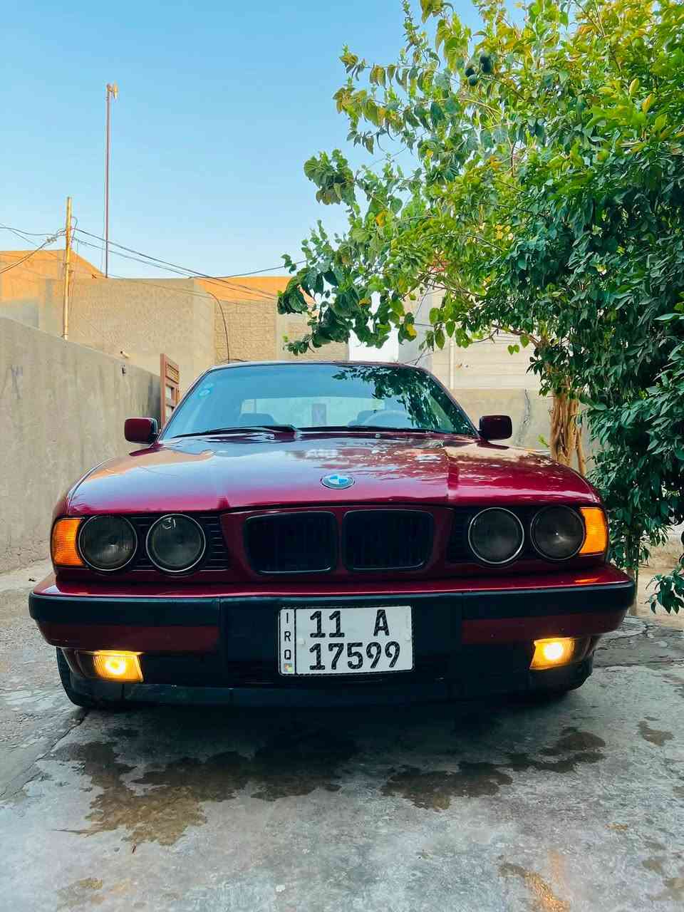 525 مسكر عدل اصل بليته وسنويه موديل 92 رقم بغداد انكليزي السنويه نافذه لغاية 2029 مكفوله من الگص والخياس مصبوغه من الخارج فقط بدون دواخل السياره جاهزه ومابيها برغي نقص متصرف عليها الف ! السياره ناعمه وترايها مال حديث 
الگير والمحرك جدد بشرط توكف يمها متسمعها لا تنقيص ولا تبخير ولا ريحة غاز  وبطناش ونشاط فول 
كهربائيات كلها بلاد وشغاله بدون تلزيك وبدون جطلات 
منظومة التبريد كلها جديده مجمده 
الحداديه كلها جديده من الطول للطول 
تخم تاير وباتري جديد 
الحماوه تحت النص صيف و شتاء ثابته 

المواصفات فول 
فتحه سلايت 
بچم عريض اصل 
كشنات كهرباء جلد اسود 
دبل ايرباك 
تحكم ستيرن صاج 
صاج ملكي 
اربعة جام كهربائي 
سنتر لوك وسويج ريمونت 
بجم دخاني بلاد 
اكسل 23 بطناش ومعدل 
السعر الطلب في التعليقات وسوف يتم الرد 
العنوان بابل مركز المدينه 
*********** صاحب السياره
